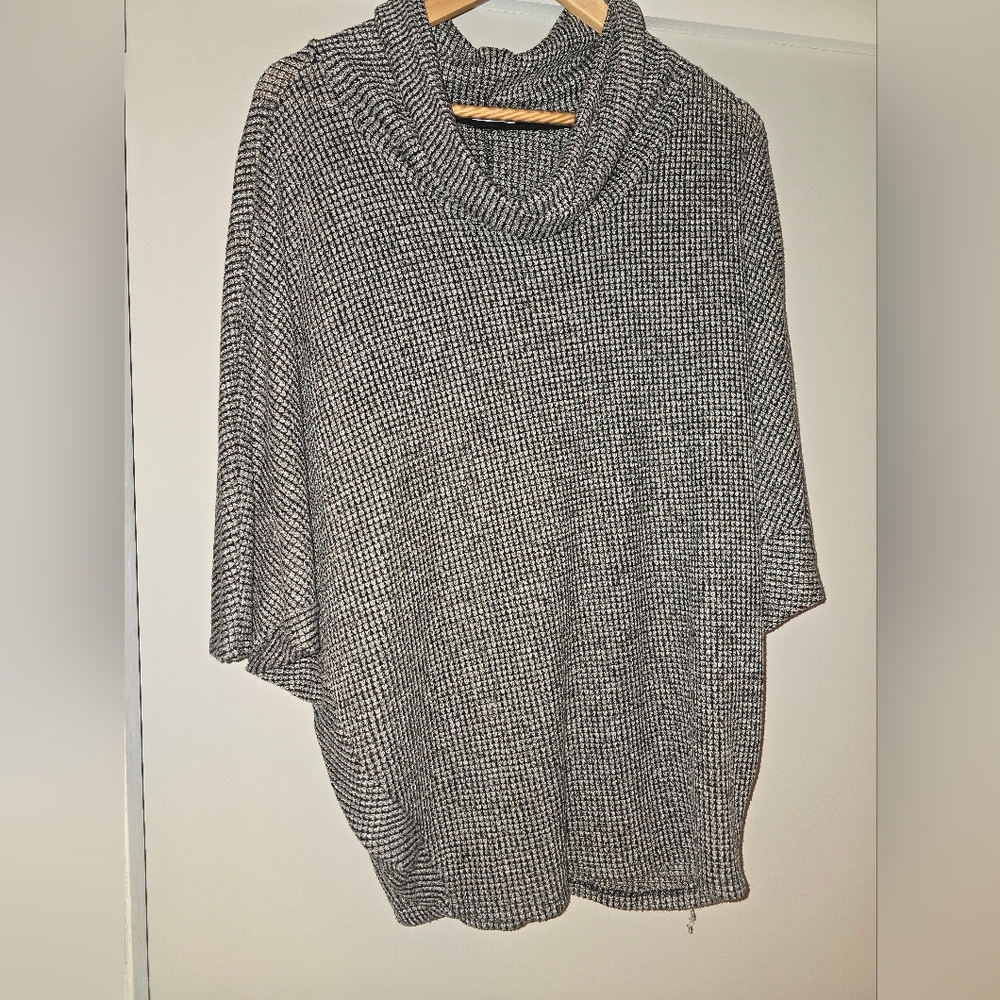 Korye Lena Waffle Intermingle Cowl Neck Black and White size M